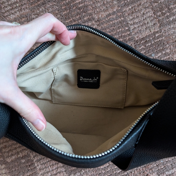 Elegant Leather Black Sling Bag - Picture 8 of 9